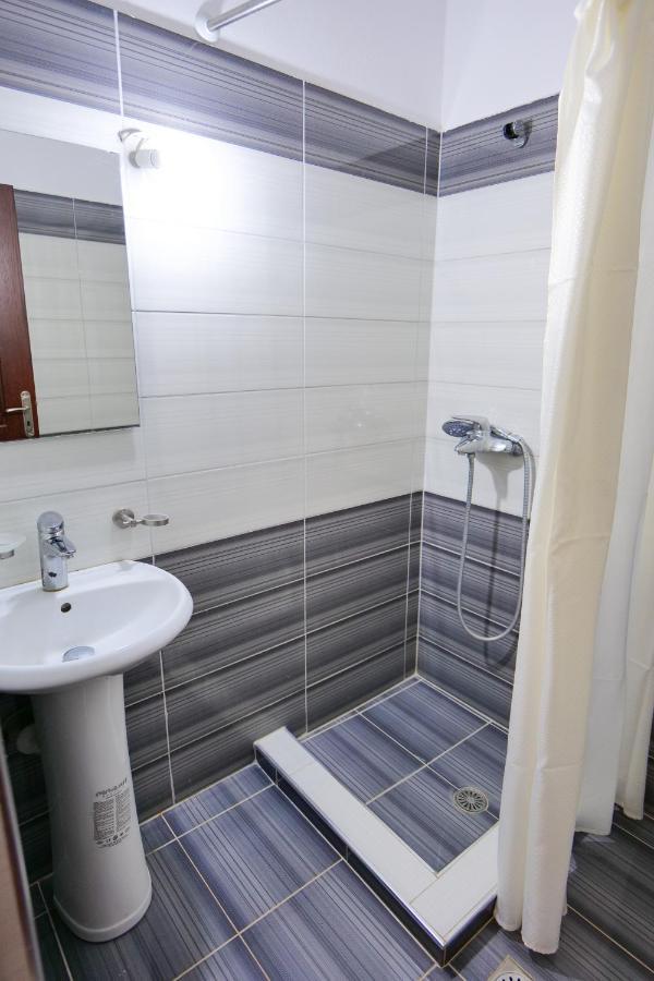 Ilias House Hotel Ksamil Exterior photo